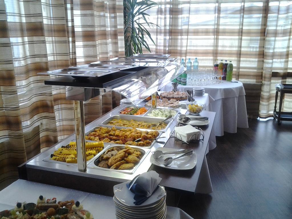 Hotel Ambassador Nagybánya Kültér fotó
