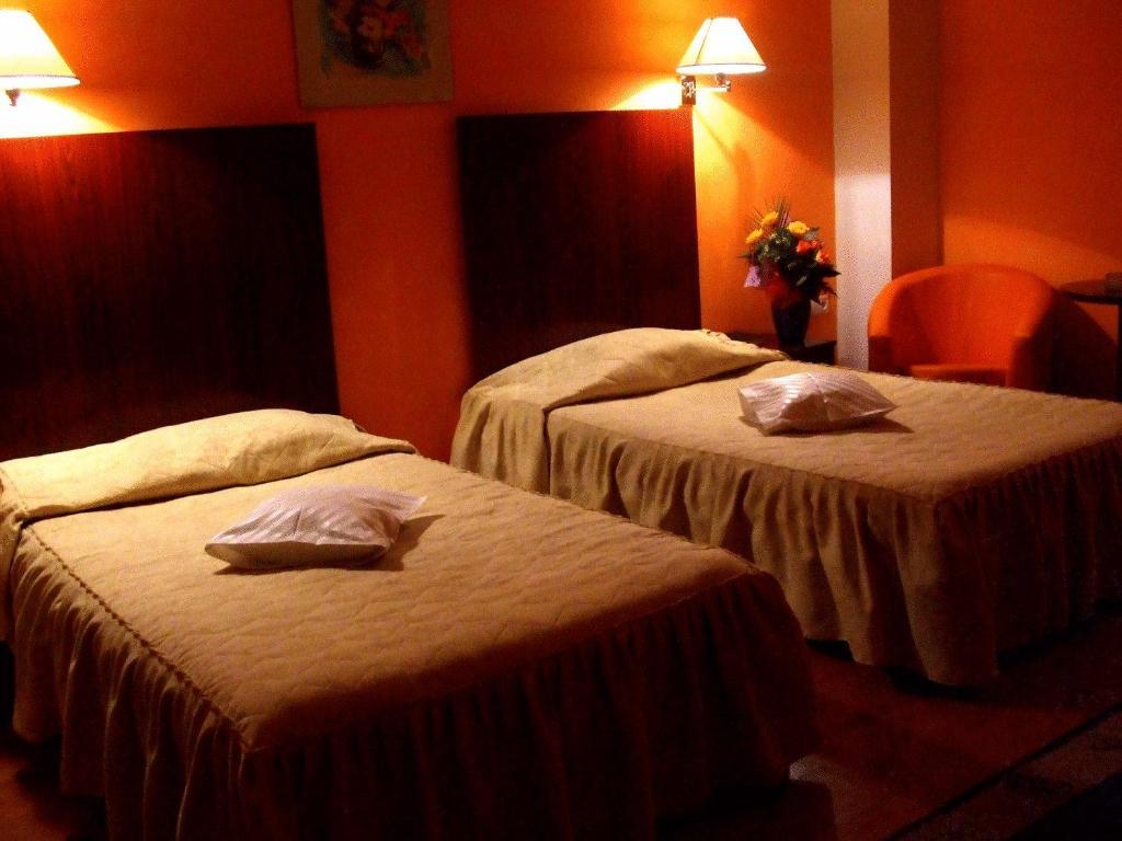 Hotel Ambassador Nagybánya Kültér fotó