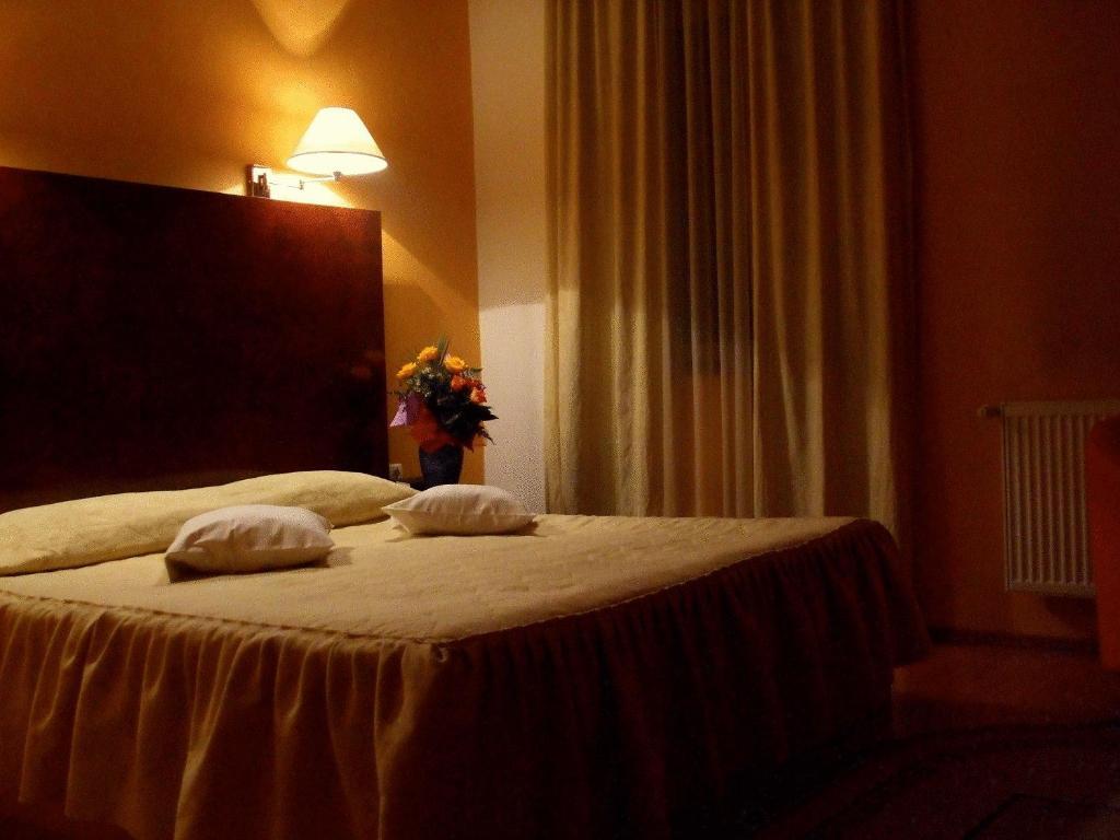 Hotel Ambassador Nagybánya Kültér fotó