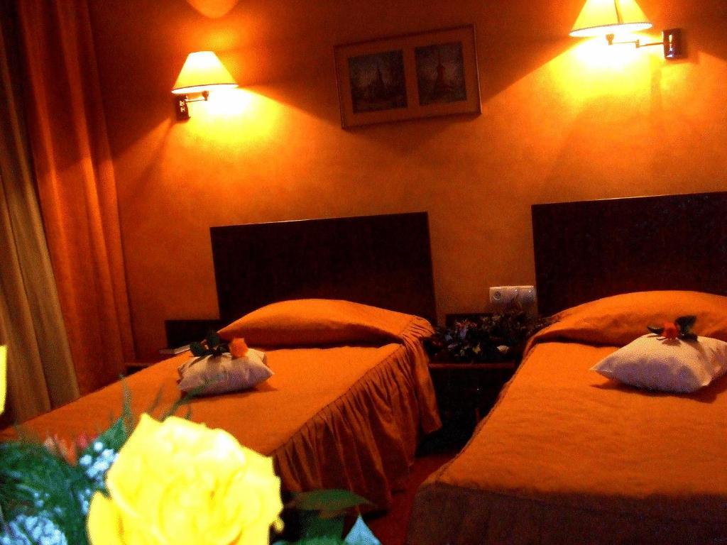 Hotel Ambassador Nagybánya Kültér fotó